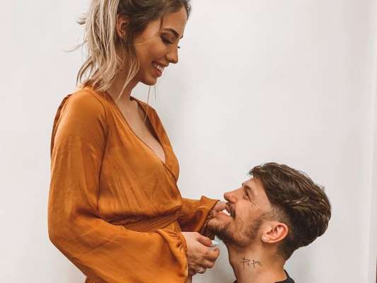 Saulo Poncio revela nome do primeiro filho com Gabi Brandt: 'Vem, Davi'