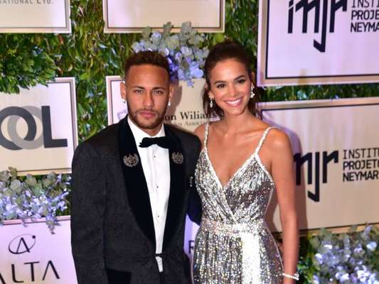 Maquiador de Bruna Marquezine ironiza fim de namoro da atriz com Neymar: 'Tão felizes que resolveram terminar'