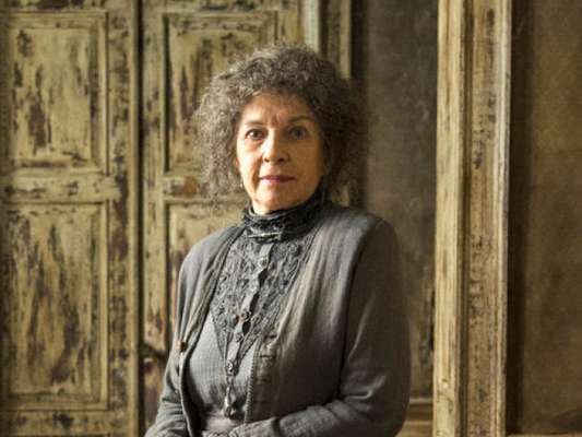 Guardiã (Susana Faini) está morta e na outra encarnação foi Albertina (Susana Faini), avó de Júlia (Vitória Strada). Segredo será revelado nos próximos capítulos da novela 'Espelho da Vida'