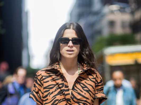 Animal print bem verão: camisa + shortinho + pochete