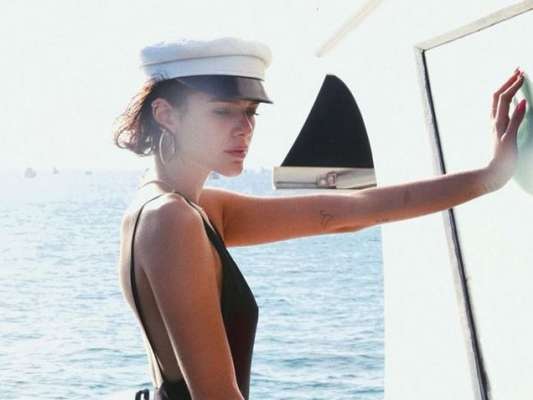 Bruna Marquezine desembarcou em Noronha nesta sexta-feira, dia 28 de dezembro de 2018