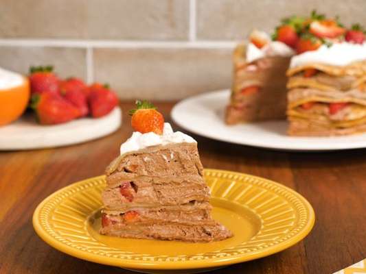 Torta doce com massa de panqueca