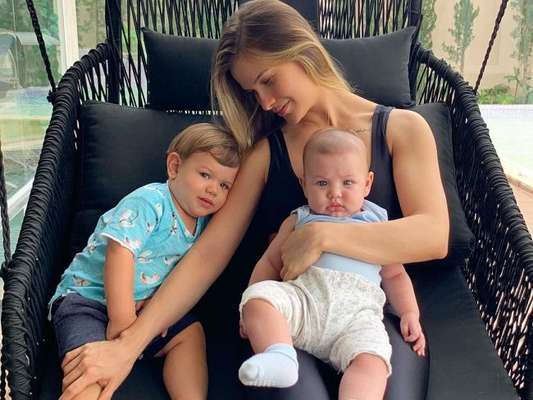 Andressa Suita é mãe de Gabriel, de 1 ano, e Samuel, de 4 meses