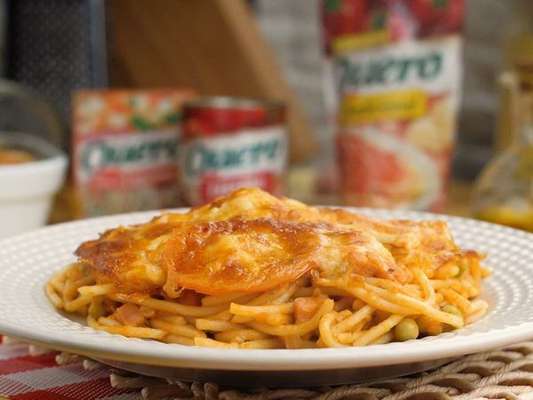 Macarrão com presunto e queijo
