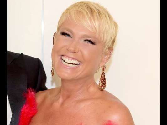 Famosas defendem Xuxa Meneghel de críticas por selfie sem maquiagem