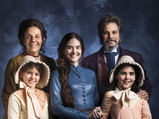 Marocas (Juliana Paiva) nota que ela e nem a família podem deixar a mansão no capítulo de segunda-feira, 21 de janeiro de 2019 da novela 'O Tempo Não Para' Betina (Cleo) teme que sua culpa na morte de Emílio (João Baldasserini) seja descoberta por Lúcio (João Baldasserini) no capítulo de terça-feira, 22 de janeiro de 2019 da novela 'O Tempo Não Para' Marocas (Juliana Paiva) usa as irmãs para se comunicar com Samuca (Nicolas Prattes) no capítulo de quarta-feira, 23 de janeiro de 2019 da novela 'O Tempo Não Para' Os funcionários da empresa de Samuca (Nicolas Prattes) se organizam em manifestação para que os Sabino Machado sejam soltos no capítulo de quinta-feira, 24 de janeiro de 2019 da novela 'O Tempo Não Para' Petra (Eva Wilma) descobre que só Marocas (Juliana Paiva) está com o vírus no capítulo de quinta-feira, 24 de janeiro de 2019 da novela 'O Tempo Não Para' Petra (Eva Wilma) tranca Amadeu (Luiz Fernando Guimarães) em uma cápsula no capítulo de sexta-feira, 25 de janeiro de 2019 da novela 'O Tempo Não Para' Mariacarla (Regiane Alves) entra na mira de Lúcio (João Baldasserini) para ser presa por roubo de joias no capítulo de sexta-feira, 25 de janeiro de 2019 da novela 'O Tempo Não Para'