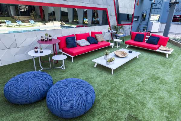 Objetos de arte compõem as novas áreas da casa, inclusive a área externa do Big Brother Brasil.