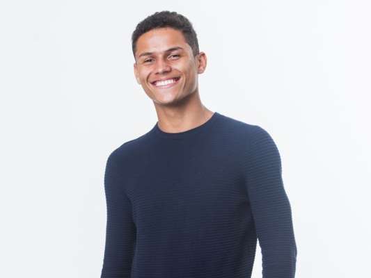 Danrley revela a outros participantes que é virgem