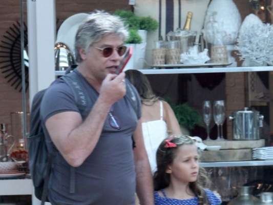 Fabio Assunção e a filha, Ella Felipa, de 7 anos, passearam por shopping do Rio de Janeiro nesta terça-feira, 15 de janeiro de 2019