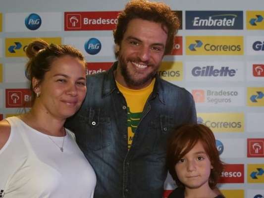 Rodrigo Lombardi comemorou 11º aniversário do filho, Rafael, e menino foi comparado à mãe, a maquiadora Betty Baumgarten: 'A cara dela!'