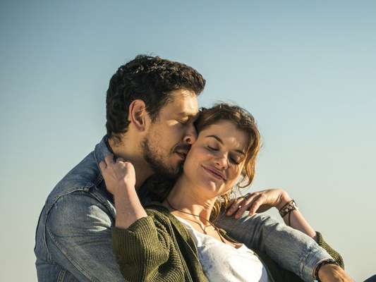 Em espírito, Felipe (Patrick Sampaio) decide se vingar de Isabel (Alinne Moraes) e Alain (João Vicente de Castro) nos próximos capítulos da novela 'Espelho da Vida': 'Só vou ter paz quando eles estiverem no fundo do poço'