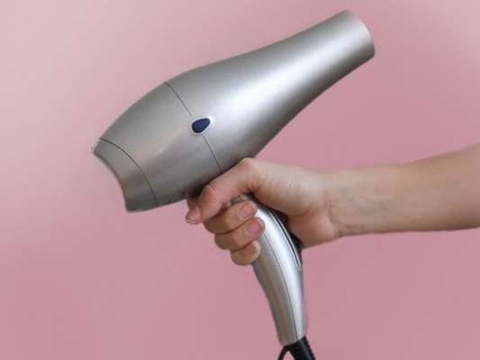 6 dicas úteis para usar secador e chapinha do jeito certo!