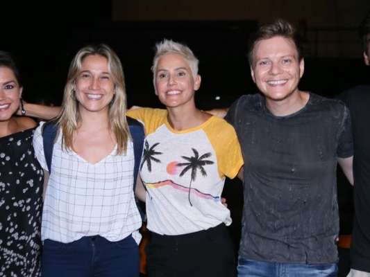 Deborah Secco, Hugo Moura, Fernanda Gentil, Thais Fersoza e mais famosos se reúnem para prestigiar Michel Teló no musical 'Bem Sertanejo', na Cidade das Artes, na Barra da Tijuca, zona oeste do Rio de Janeiro, na noite desta quinta-feira, 17 de janeiro de 2019