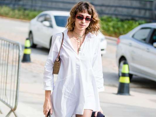 A camisa vestido garante um office look fresquinho durante o verão