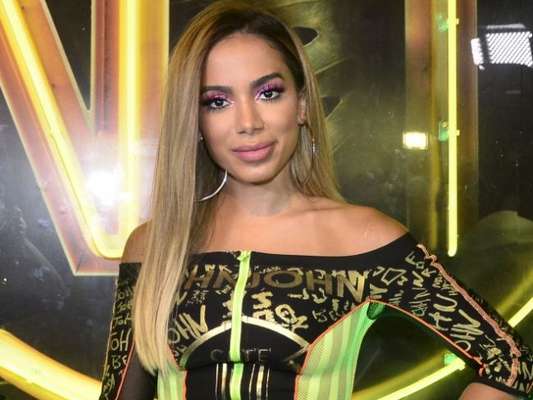 Anitta avalia papo de 'BBBs' sobre seus ex-namorados: 'Bofe pego pra ser feliz'