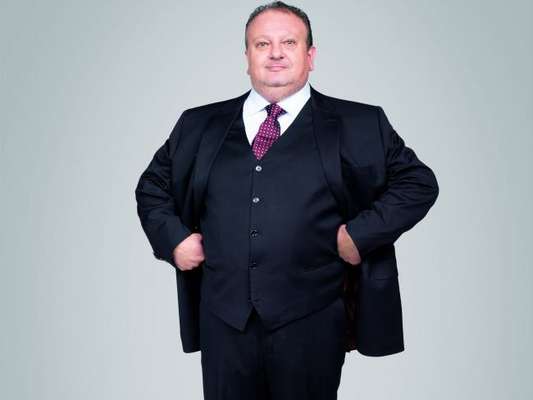 Filhos gêmeos de Erick Jacquin surpreendem os fãs da mulher do chef por semelhança com o pai