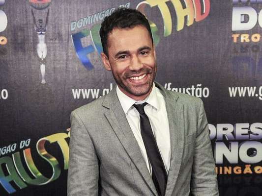 Rodrigo Sant'Anna e o roteirista JR Figueiredo se casaram nete final de semana, segundo a coluna 'Retratos da Vida', do jornal 'Extra', nesta segunda-feira, 4 de fevereiro de 2019