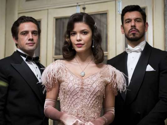 Noiva de Gustavo Bruno (João Vicente de Castro), Júlia (Vitória Strada) vai descobrir gravidez de Danilo (Rafael Cardoso) e planejar a fuga com o pintor nos próximos capítulos da novela 'Espelho da Vida'