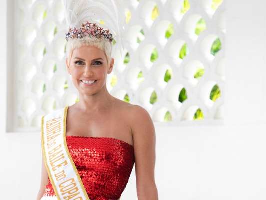 Rainha do Baile do Copa, Deborah Secco muda cuidados com corpo, como contou em entrevista nesta segunda-feiram, dia 04 de fevereiro de 2019