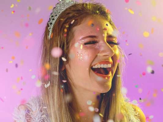 Conheça 5 marcas que produzem acessórios de cabeça para o Carnaval!