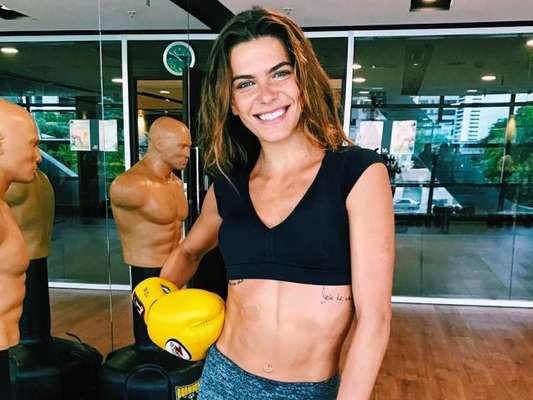 Mariana Goldfarb identificou anorexia ao provocar vômito: 'Me bati na cara'