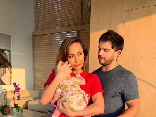 Mãe de Zoe, Sabrina Sato afasta pique pra namorar com Duda Nagle: 'Ele, fofo, entende'