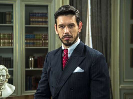 Gustavo Bruno (João Vicente de Castro) fracassa ao tentar matar Danilo (Rafael Cardoso) pela terceira vez nos próximos capítulos da novela 'Espelho da Vida'