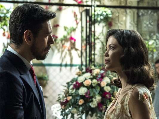Cris/Júlia (Vitória Strada) concorda em se casar com Gustavo Bruno (João Vicente de Castro) como forma de defender Danilo (Rafael Cardoso) no capítulo de quarta-feira, 27 de fevereiro de 2019 da novela 'Espelho da Vida'