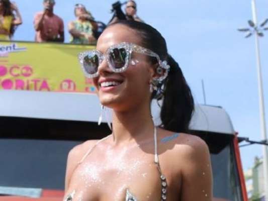 Bruna Marquezine está definida como musa do Nosso Camarote no carnaval, segundo a coluna 'Retratos da Vida' do jornal 'Extra' nesta quinta-feira, 21 de fevereiro de 2019