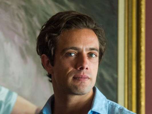 Daniel (Rafael Cardoso) evita que Priscila (Clara Galinari) se acidente no capítulo de sábado, 9 de março de 2019 da novela 'Espelho da Vida'