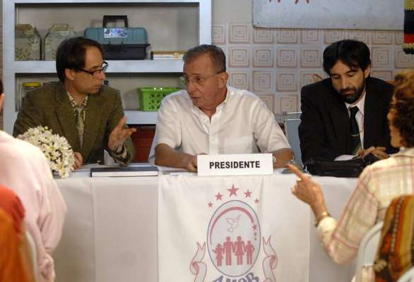 Agostinho - 'A Grande Família' - Interpretado por Pedro Cardoso, Agostinho Carrara tentou se lançar como candidato a deputado estadual pelo Partido da Grande Família Brasileira. No episódio 'Não Vote Em Mim', chegou a participar de um 'debate' com outro candidato da região, Jamil (Chareles Fricks).