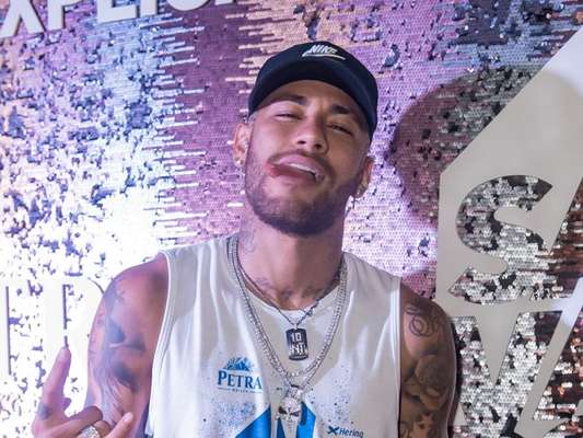 Neymar curte camarote em Salvador e web cogita volta com Marquezine nesta sexta-feira, dia 01 de março de 2019