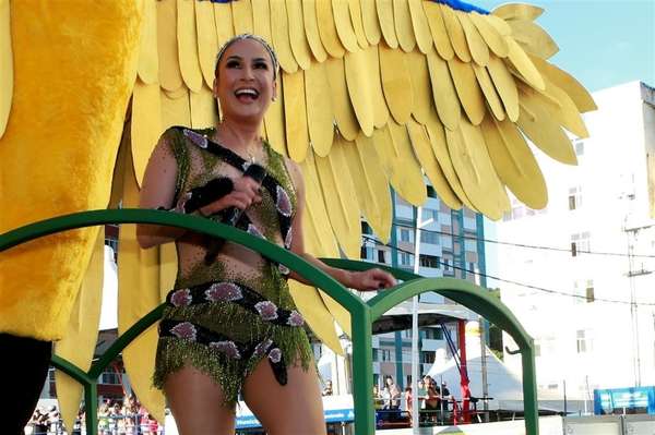 Claudia Leitte se fantasiou para homenagear a Amazônia