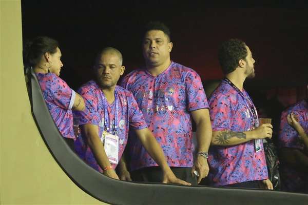 Ronaldo também prestigiou os desfiles da Sapucaí