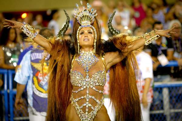 Gracyanne Barbosa, rainha de bateria da União da Ilha do Governador
