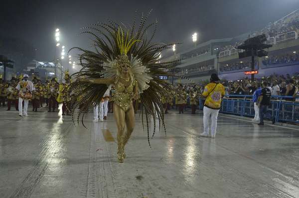 Lexa fez bonito na segunda noite de desfiles do Grupo A do Rio, pela Unidos de Bangu