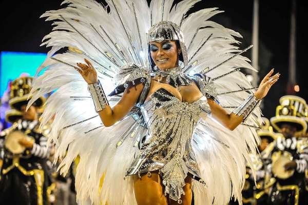 Raphaela Dias, a Rainha de Bateria da São Clemente