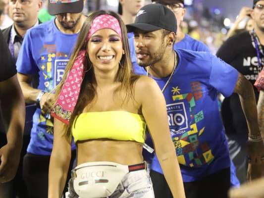 Neymar curtiu desfiles das escolas de samba do grupo especial na Marquês de Sapucaí com Anitta nesta terça-feira, 4 de março de 2019