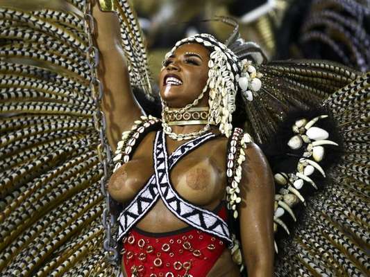 Evelyn Bastos é rainha de bateria da escola campeã do Carnaval do Rio de Janeiro, a Estação Primeira de Mangueira. Ela veio representando a escrava Esperança Garcia, considerada a primeira mulher advogada do Piauí, e volta à Sapucaí no sábado, 09 de março de 2019