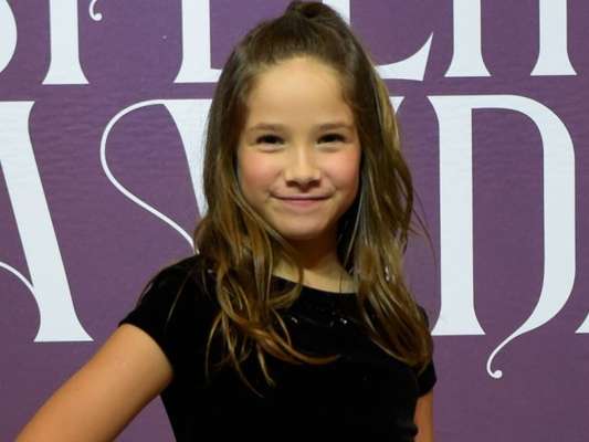 Na novela 'Espelho da Vida', Priscila (Clara Galinari) contará para Alain (João Vicente de Castro) que tem visto o espírito de Felipe (Patrick Sampaio)