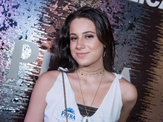 Sophia Raia, filha de Claudia Raia, curtiu Carnaval na companhia de João Guilherme Silva, filho de Fausto Silva