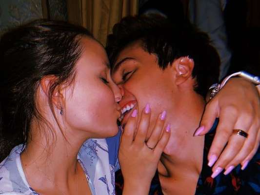 Larissa Manoela e Leo Cidade comemoraram um ano e três meses de namoro nesta quinta-feira (14).