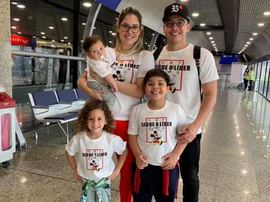 Wesley Safadão está de férias em Orlando, nos EUA, com a mulher, Thyane Dantas, e os filhos, Ysis, Yhudy e Dom