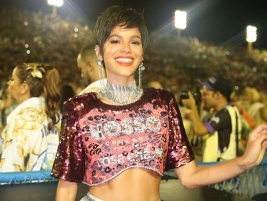Bruna Marquezine recorda momentos e looks do Carnaval 2019: 'Amor e alegria'