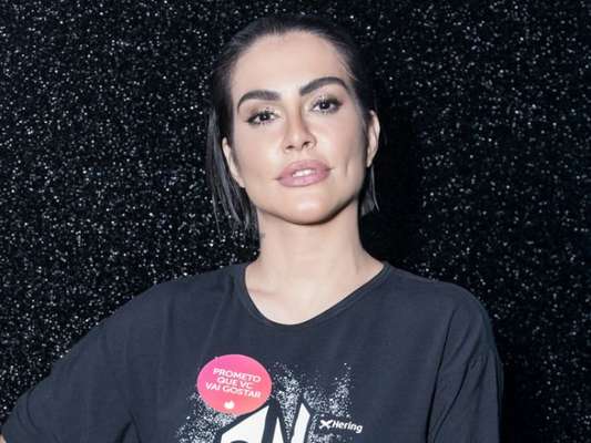 Cleo destaca pedido a médico ao fazer lipoaspiração: 'Tira tudo, menos bunda'