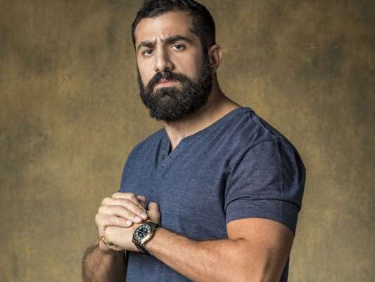 Kaysar Dadour passou mal ao entrar em campo de refugiados de novela: 'Pesado'