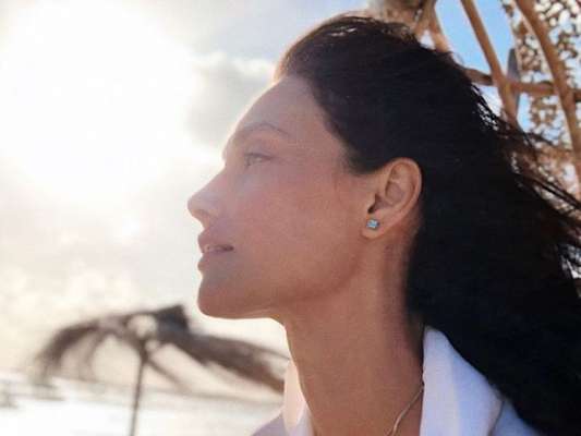 Débora Nascimento ganhou elogio por recordar em foto quando estava grávida da filha, Bella: 'Maravilhosa'