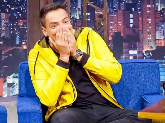 Leo Dias explicou relação estremecida de Anitta e Bruna Marquezine no programa 'The Noite', que vai ao ar nesta segunda-feira, 18 de março de 2019, no SBT