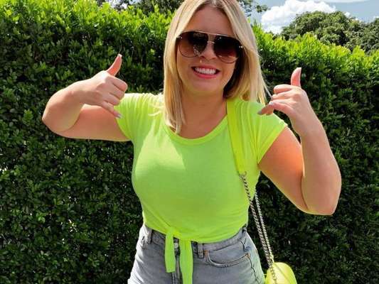 Marília Mendonça, após dieta e plásticas, festeja novo manequim em postagem no Twitter nesta terça-feira, dia 19 de março de 2019