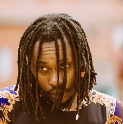 Revelação do Rap Rincon Sapiência se apresenta no palco Fortalecendo a Cena